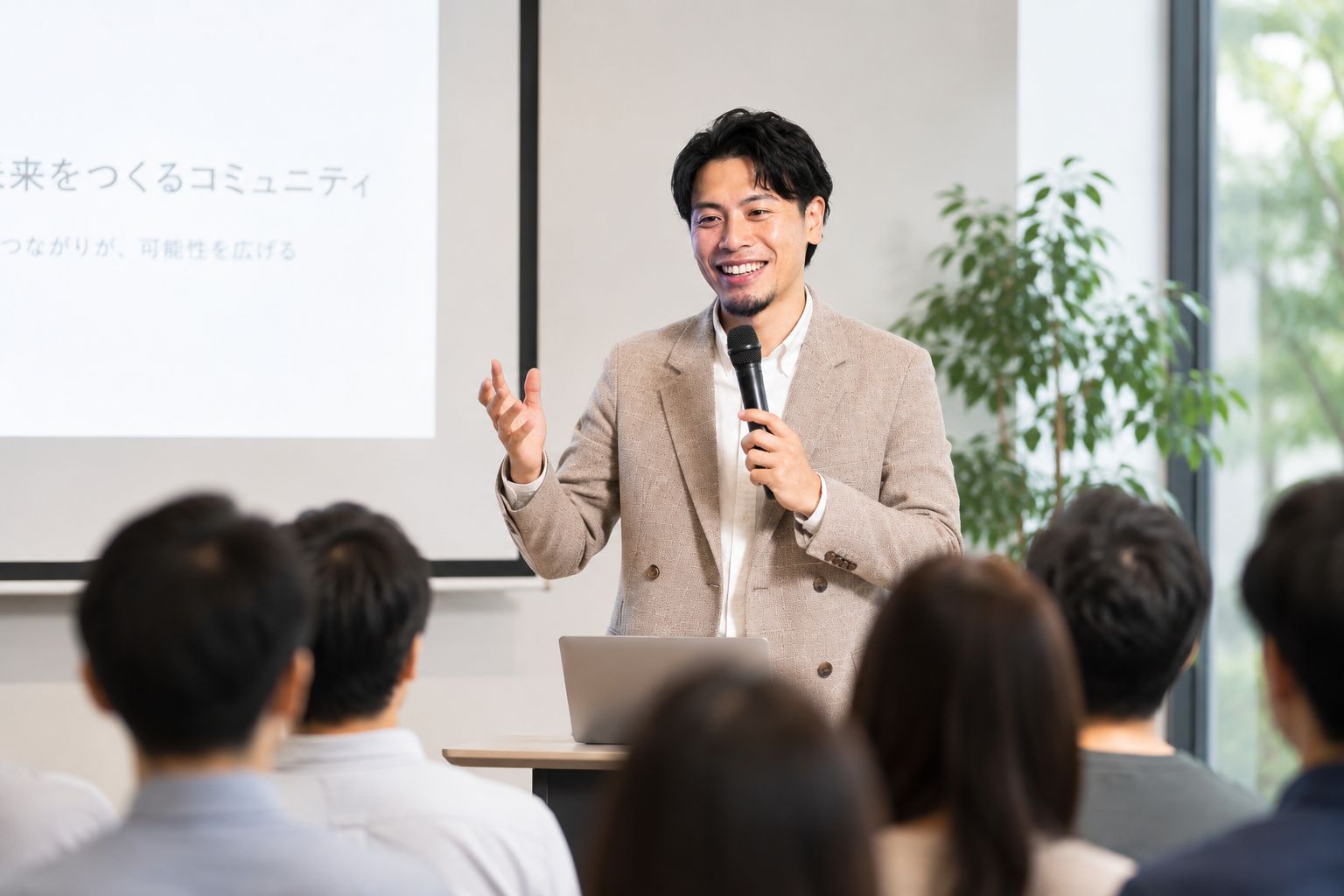 ビジネスコミュニティで登壇する杉浦誠二